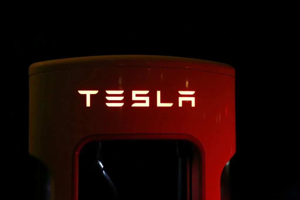 Enseigne Tesla batterie