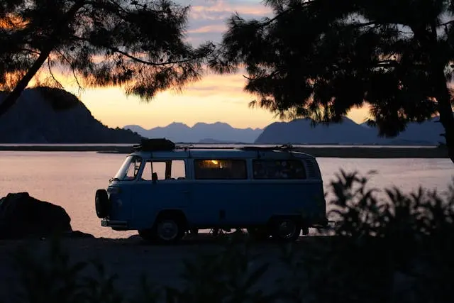 van vintage volkswagen année 60 plage couché de soleil